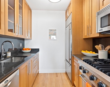 88 Greenwich St - Photo Thumbnail 4