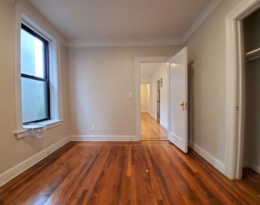 25-21 31st Ave - Photo Thumbnail 2