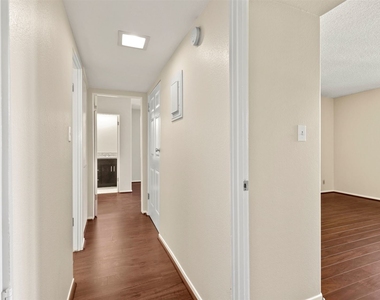 4851 Hazeltine Ave - Photo Thumbnail 2