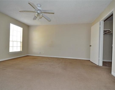 4033 Gilbert Avenue - Photo Thumbnail 13