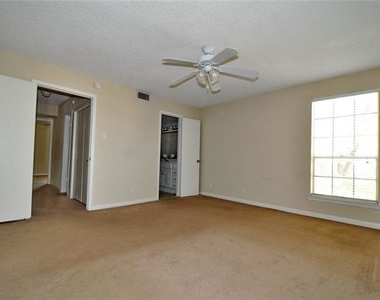 4033 Gilbert Avenue - Photo Thumbnail 14