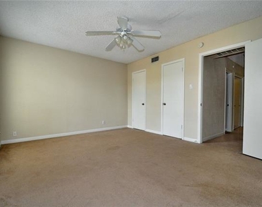 4033 Gilbert Avenue - Photo Thumbnail 12