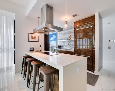 1100 Biscayne Blvd - Photo Thumbnail 6