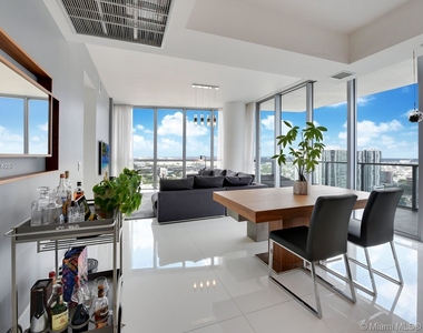 1100 Biscayne Blvd - Photo Thumbnail 2