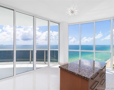 16001 Collins Ave - Photo Thumbnail 10