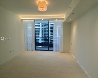 1000 Brickell Plaza - Photo Thumbnail 12