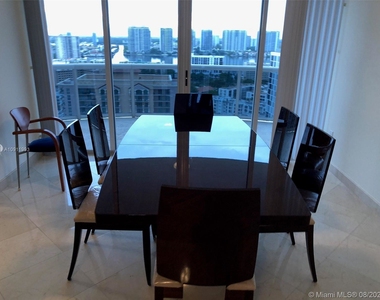 17555 Collins Ave - Photo Thumbnail 11