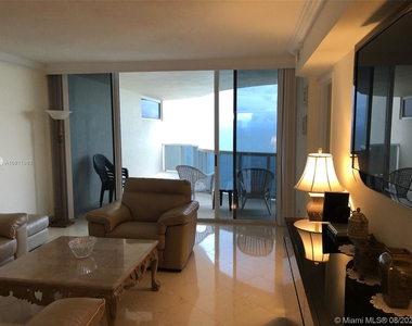 17555 Collins Ave - Photo Thumbnail 3