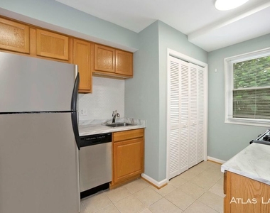 526 Kenyon St Nw - Photo Thumbnail 16