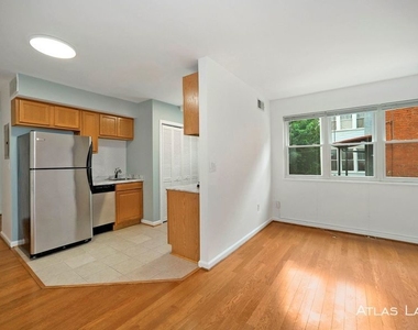 526 Kenyon St Nw - Photo Thumbnail 0