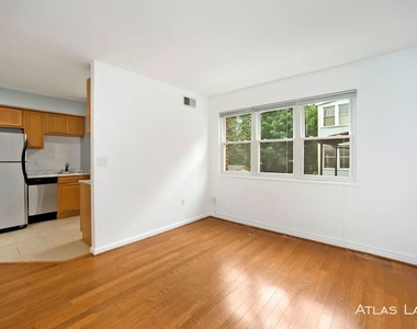 526 Kenyon St Nw - Photo Thumbnail 22