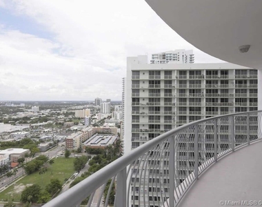 1750 N Bayshore Dr - Photo Thumbnail 6