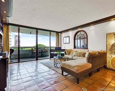 1627 Brickell Ave - Photo Thumbnail 8