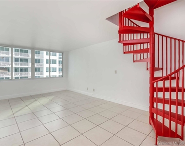 5401 Collins Ave - Photo Thumbnail 6