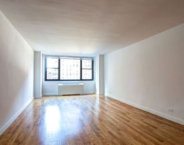 315 West 57th Street - Photo Thumbnail 1