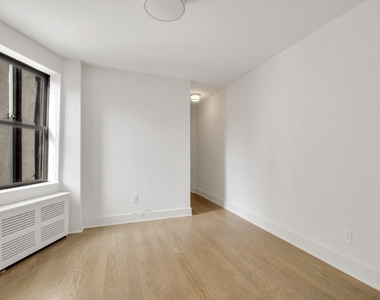 414 West 49th Street - Photo Thumbnail 8