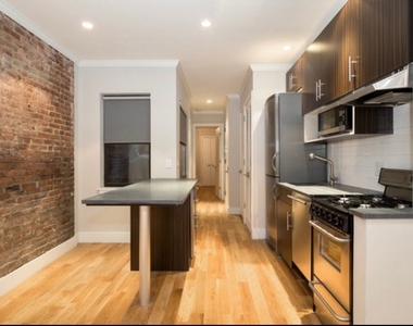 515 West 47th Street - Photo Thumbnail 3