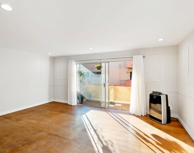 855 Victor Ave - Photo Thumbnail 5