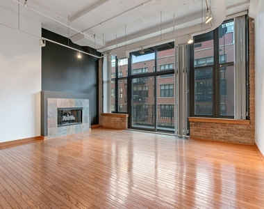 333 West Hubbard Street - Photo Thumbnail 1