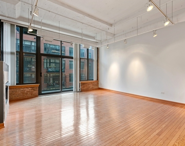 333 West Hubbard Street - Photo Thumbnail 3