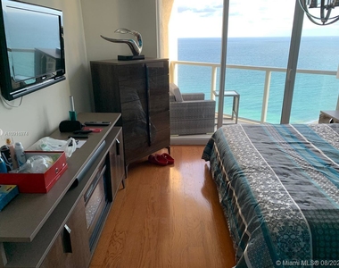 16699 Collins Ave - Photo Thumbnail 9