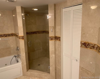 16699 Collins Ave - Photo Thumbnail 11