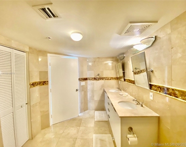 16699 Collins Ave - Photo Thumbnail 24