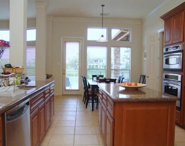 3415 Louvre Lane - Photo Thumbnail 6