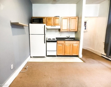 939 Spruce St 2r - Photo Thumbnail 2