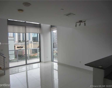 1050 Brickell Ave - Photo Thumbnail 8