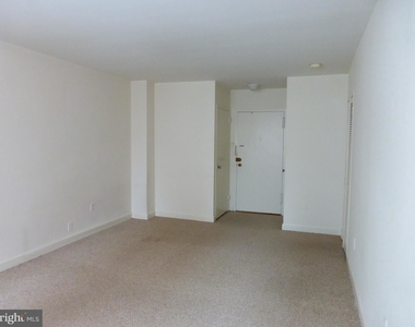 1121 Arlington Boulevard - Photo Thumbnail 5