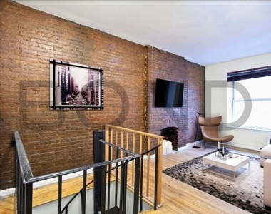 321 West 47th Street - Photo Thumbnail 1