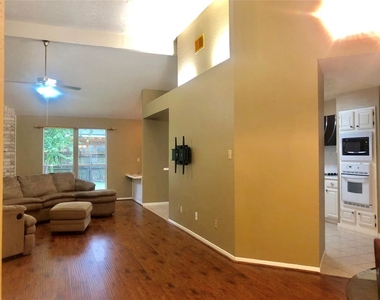 3111 Kempwood Drive - Photo Thumbnail 4