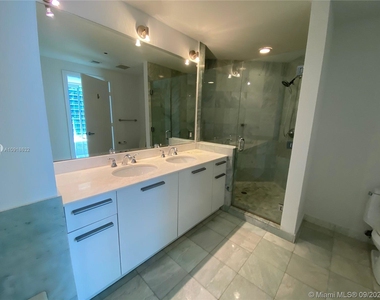 1060 Brickell Ave - Photo Thumbnail 12