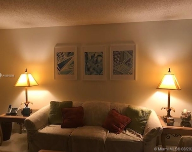 6061 Collins Ave - Photo Thumbnail 3