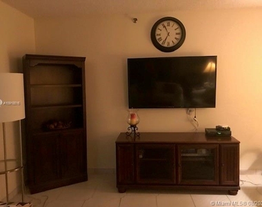 6061 Collins Ave - Photo Thumbnail 4