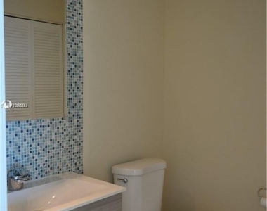 888 Biscayne Blvd 1010 - Photo Thumbnail 7