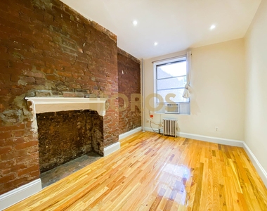 335 East 10th Street - Photo Thumbnail 4