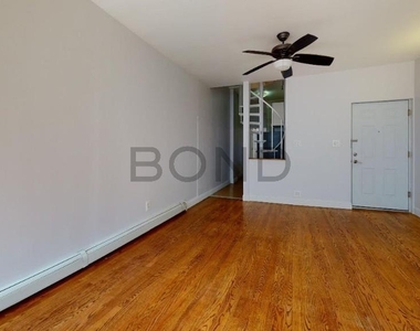 2BR duplex apartment, West 53 - Photo Thumbnail 5