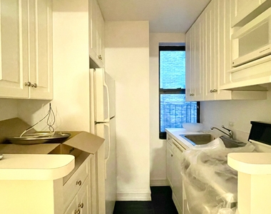 235 East 46th Street - Photo Thumbnail 2