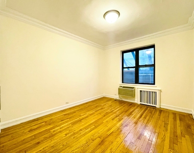 235 East 46th Street - Photo Thumbnail 3