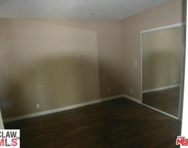 1444 Yale St Apt D - Photo Thumbnail 9