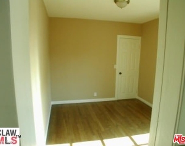 1444 Yale St Apt D - Photo Thumbnail 7