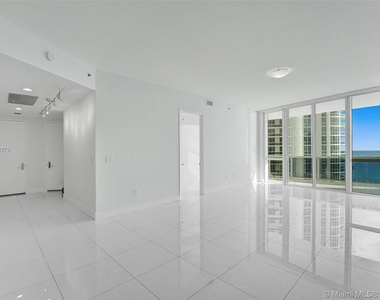 15901 Collins Ave - Photo Thumbnail 2