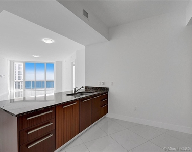 15901 Collins Ave - Photo Thumbnail 17