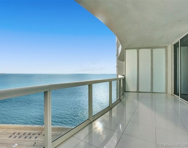 15901 Collins Ave - Photo Thumbnail 1