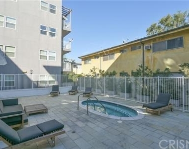 11925 Kling Street - Photo Thumbnail 23