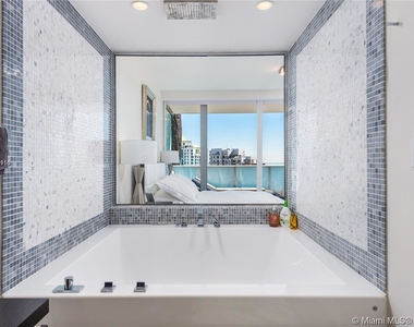 200 Biscayne Boulevard Way - Photo Thumbnail 9