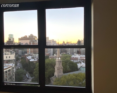 Gorgeous studio with Skyline views in the East Village - Elevator Building - Photo Thumbnail 2
