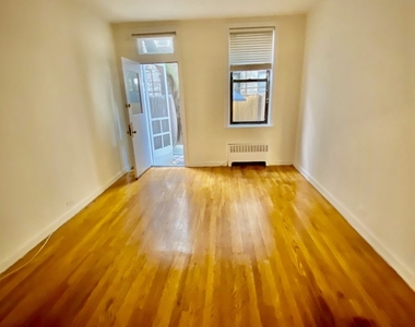 302 East 38th Street - Photo Thumbnail 1